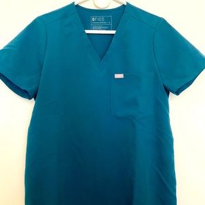FIGS Technical Collection Scrub Top in Caribbean Blue - Women’s M
